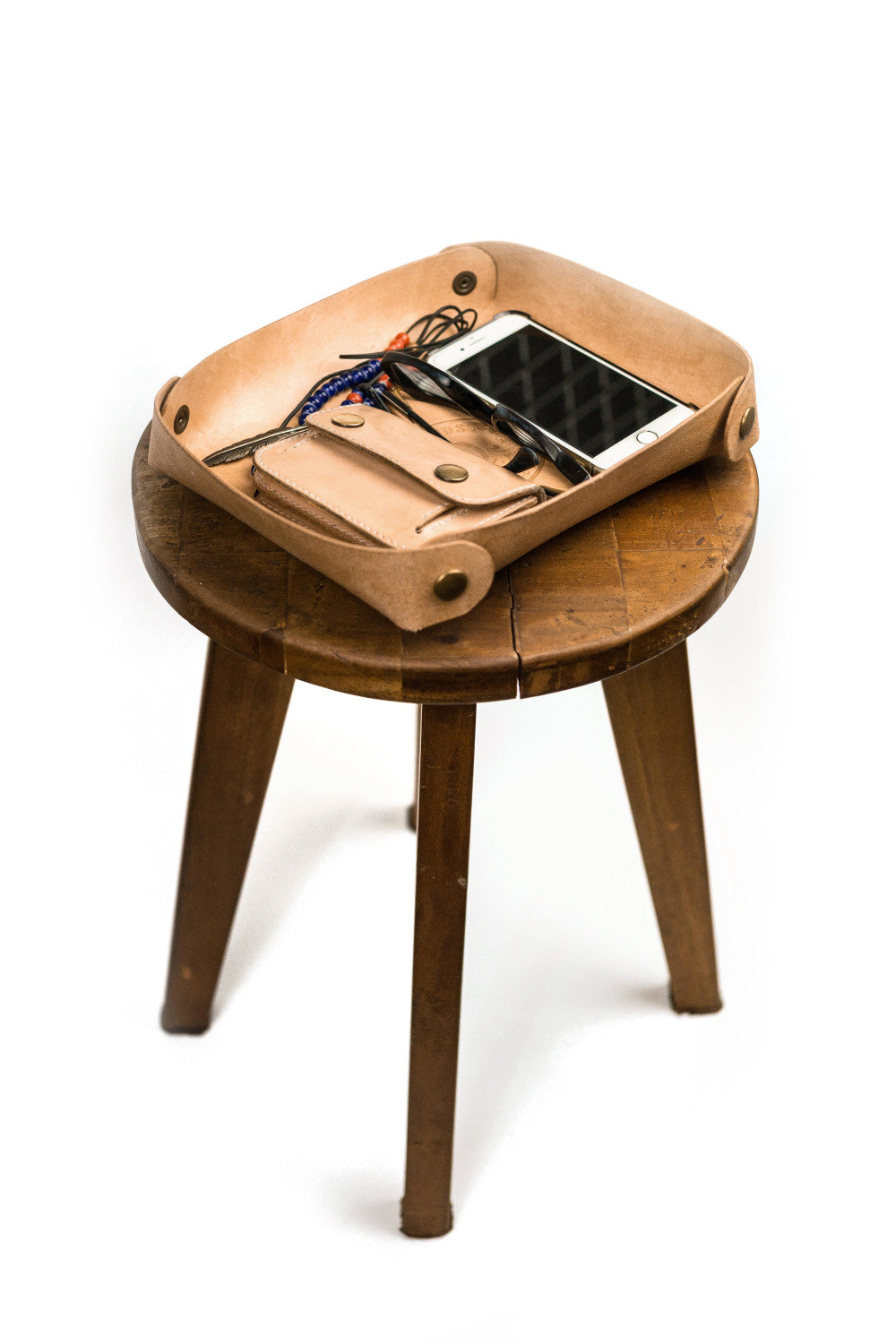 PLATEAU EN CUIR AINO